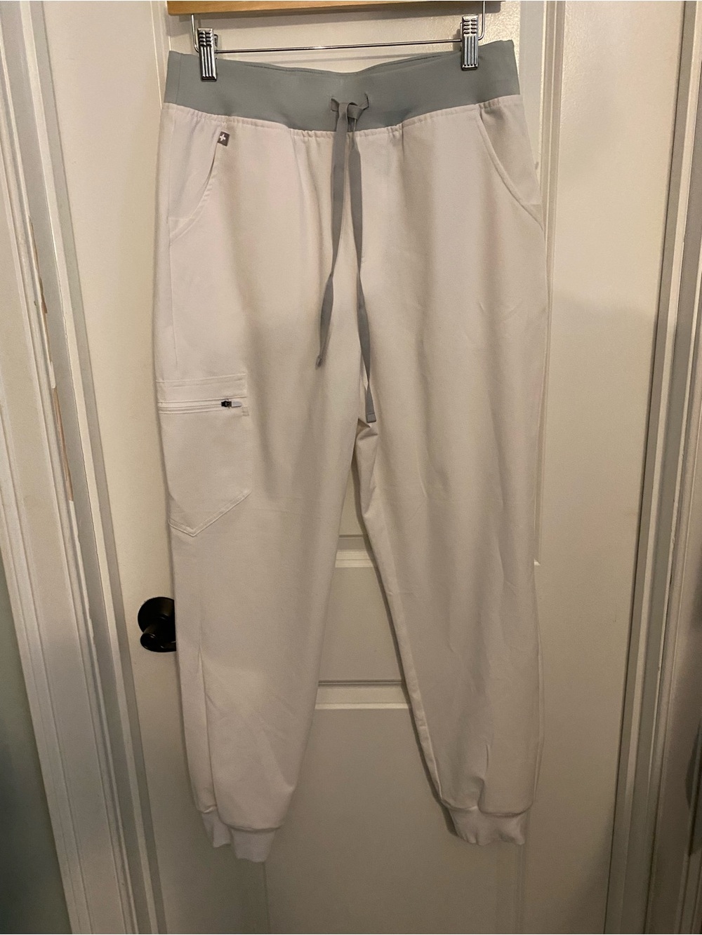 Figs zamora Jogger Scrubs in Optic White